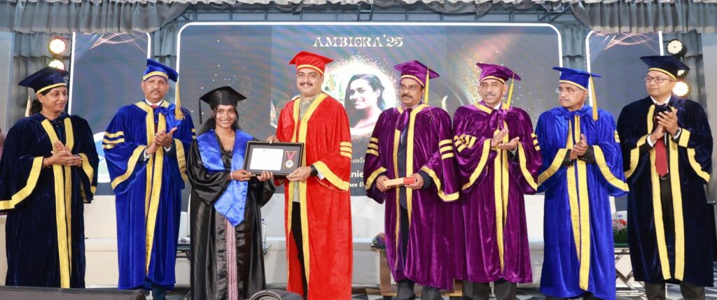 ഡോ. മൂപ്പൻസ് കോളേജ് ഓഫ് ഫാർമസിയിൽ ബിരുദദാനം നടത്തി
