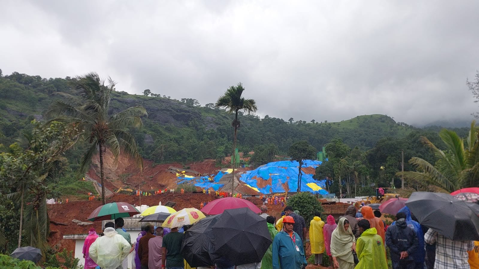 Aster Volunteers Mobile Medical Service During Kalladi Landslide